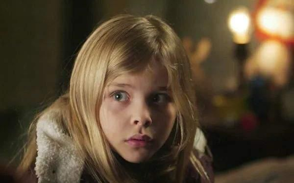 《海扁王》超杀女酷爱暴力黑化!科洛·莫瑞兹性感魅力强__财经头条