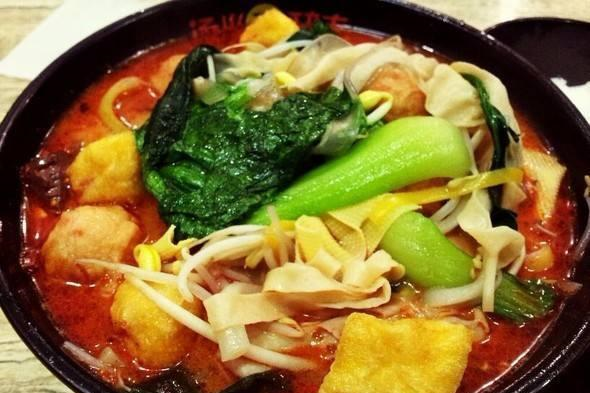 吃自选麻辣烫,这3种"隐形贵菜"常放在最上面,要"踮脚尖"拿__财经头条