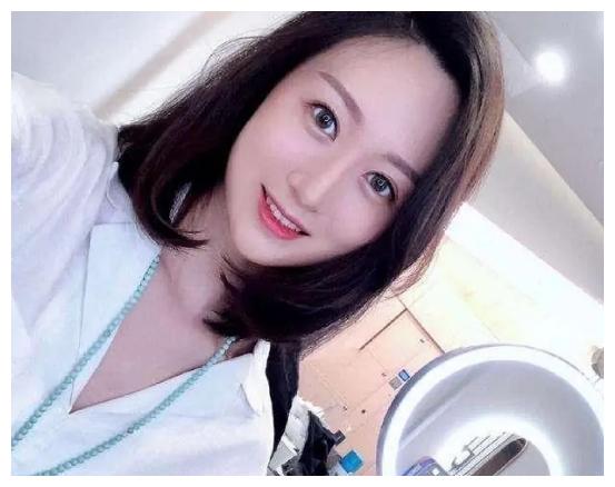 女排白富美女神,家住北京四合院被曝光,身材紧致傲人却引争议