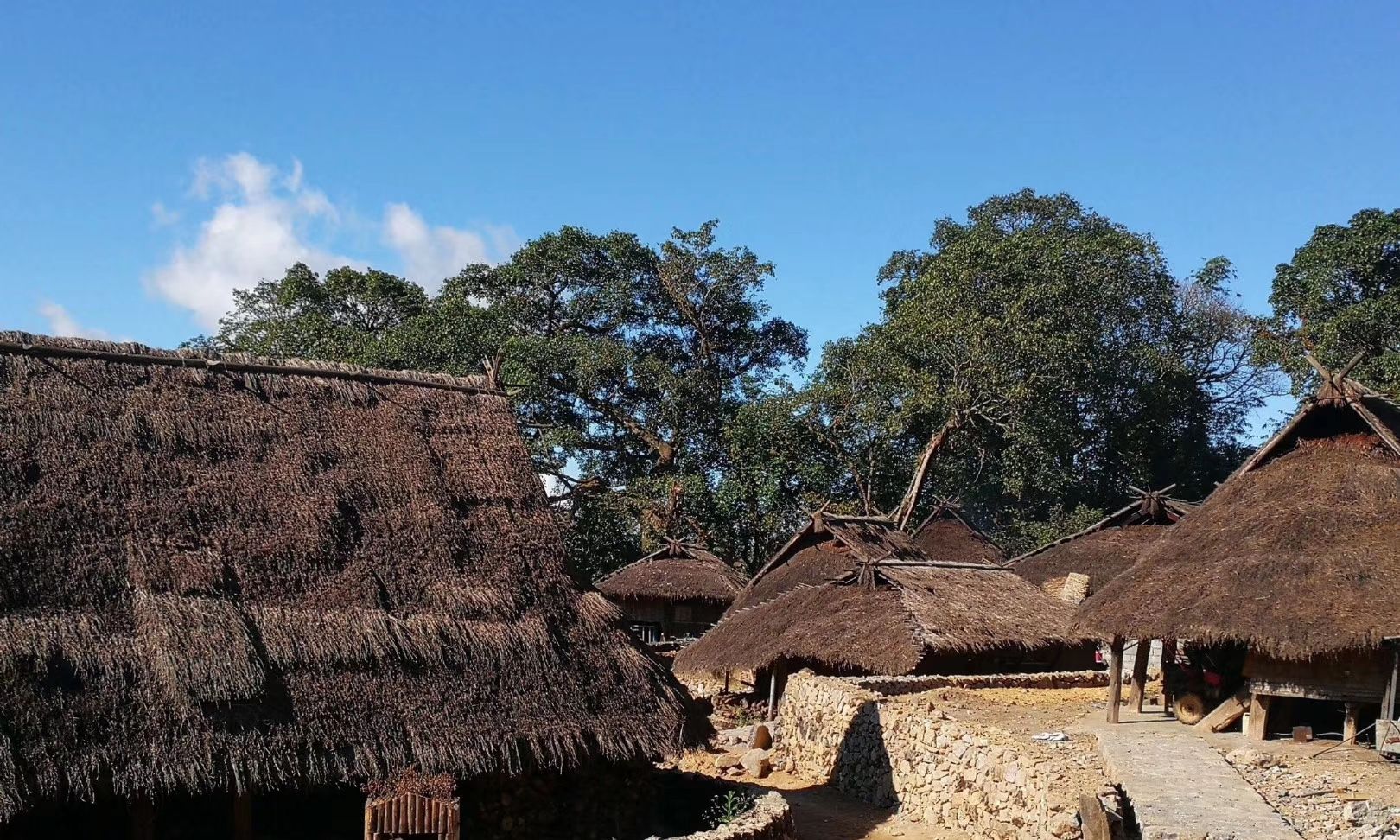 云南翁丁古寨,保留了原始佤族民居建筑风格