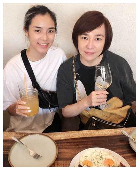 朱宝意息影26年,近况曝光,女儿完美遗传她的女神基因