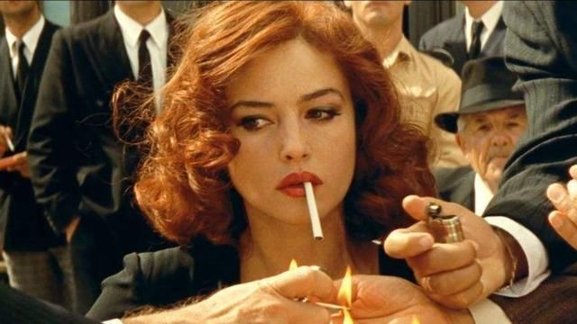 在影视剧里经常会因为剧情的需要而设计,大部分男明星抽烟大家会觉得