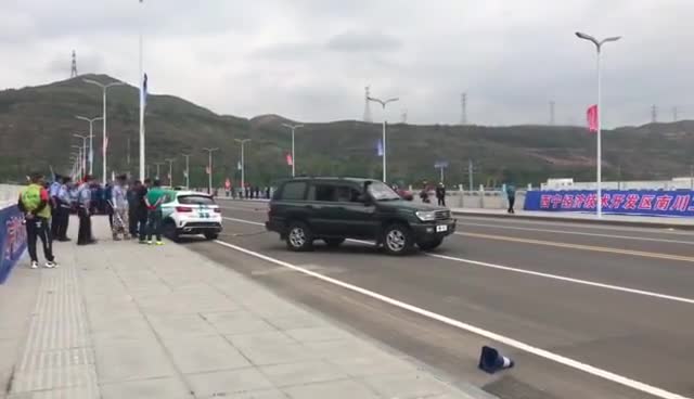 视频：领途K-ONE出征环青海湖国际电动汽车挑战赛中断轴！