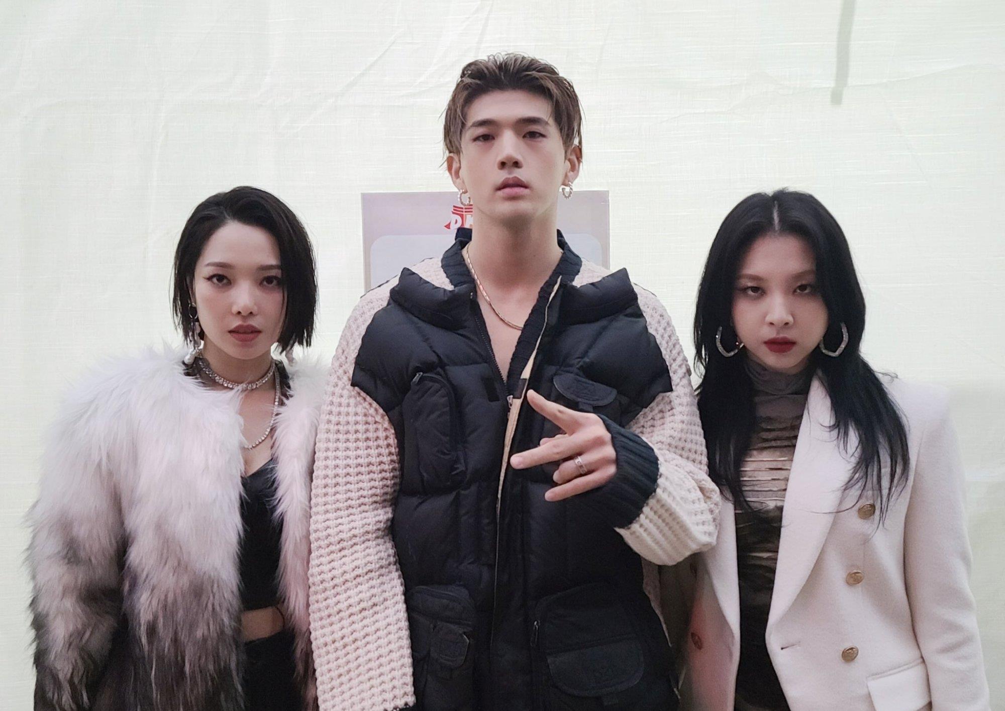 原因是,公司另一名前成员赵敏在加入公司另一个男女混音组合kard之前