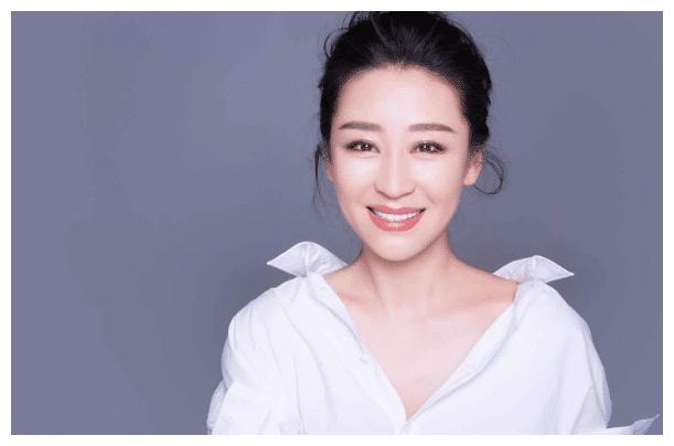 据了解,苗圃刚出道时在娱乐圈的起点就相当的高,与许多的知名演员都