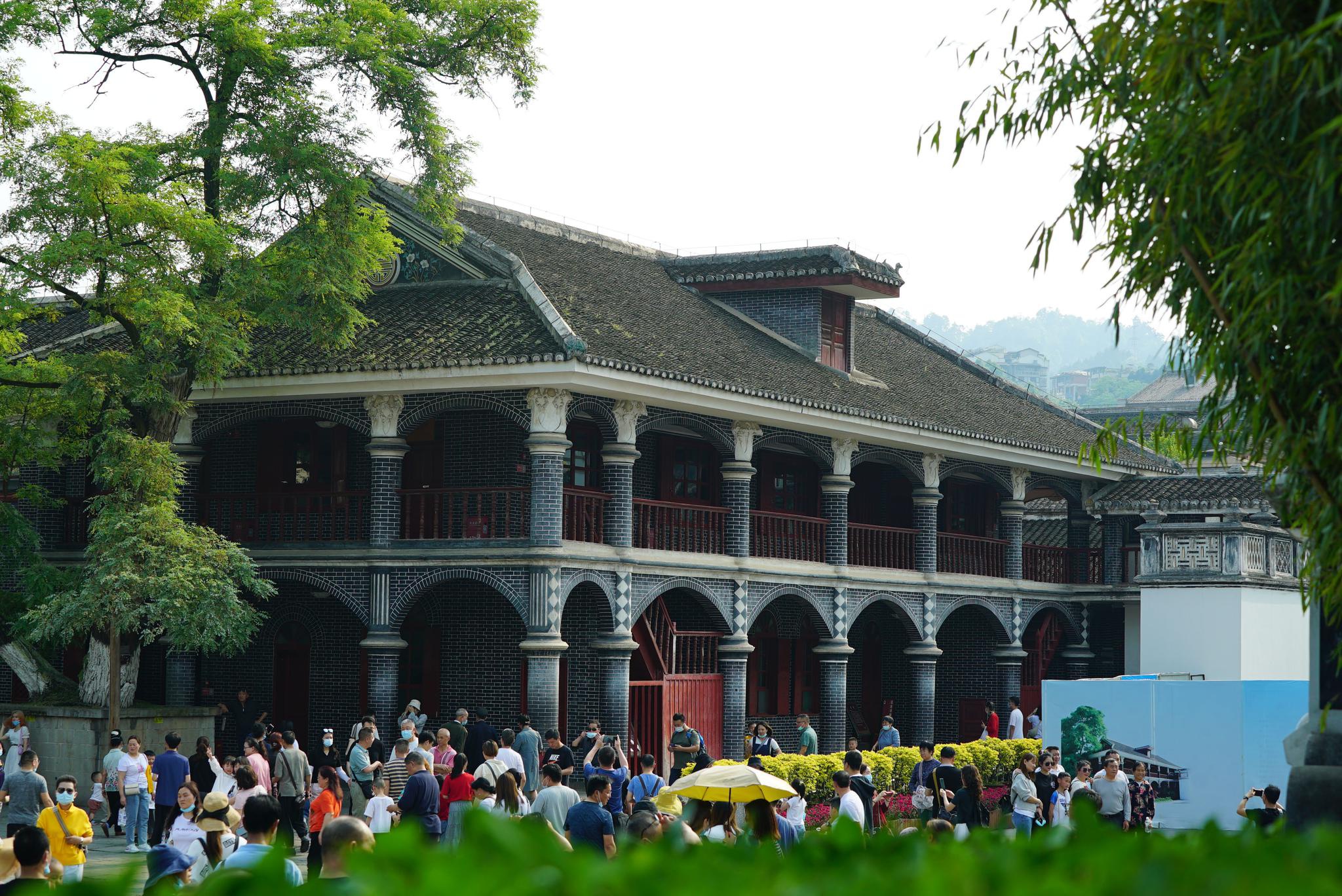 贵州遵义:"五一"假期红色旅游火 遵义会议会址旅游热_高清图集_新浪网