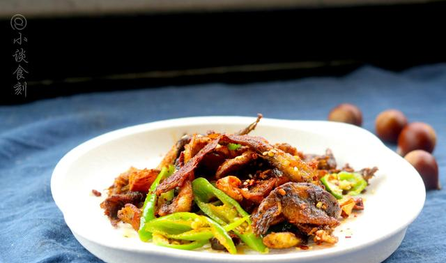 泥鳅不好清洗记住3个妙招泥鳅干净无杂质还能去掉骨头