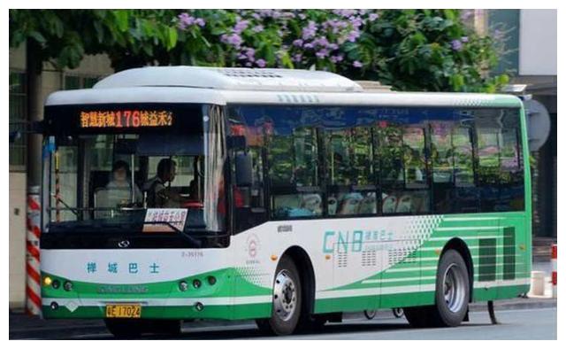 司机赶小学生下车后遭网暴,讽刺了多少人:你只讲道德的样子真丑休闲区蓝鸢梦想 - Www.slyday.coM 司机赶小学生下车后遭网暴,讽刺了多少人:你只讲道德的样子真丑休闲区蓝鸢梦想 - Www.slyday.coM