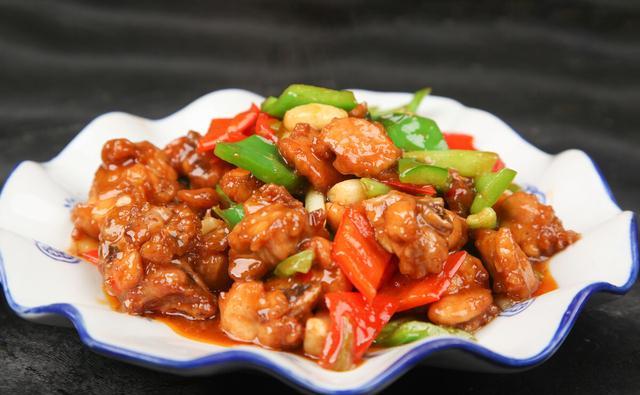 汁香味浓的三杯鸡家常做法来了,肉质鲜嫩不柴,色泽金黄__财经头条