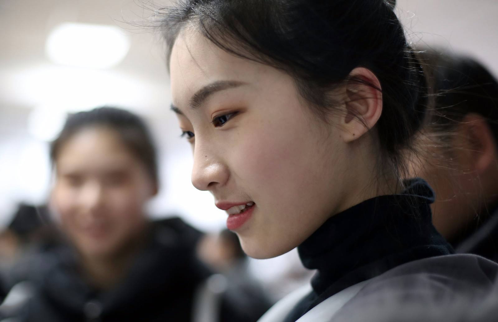 我是一名艺考学生,班里的女学生为走捷径,献身艺考培训老师被骗