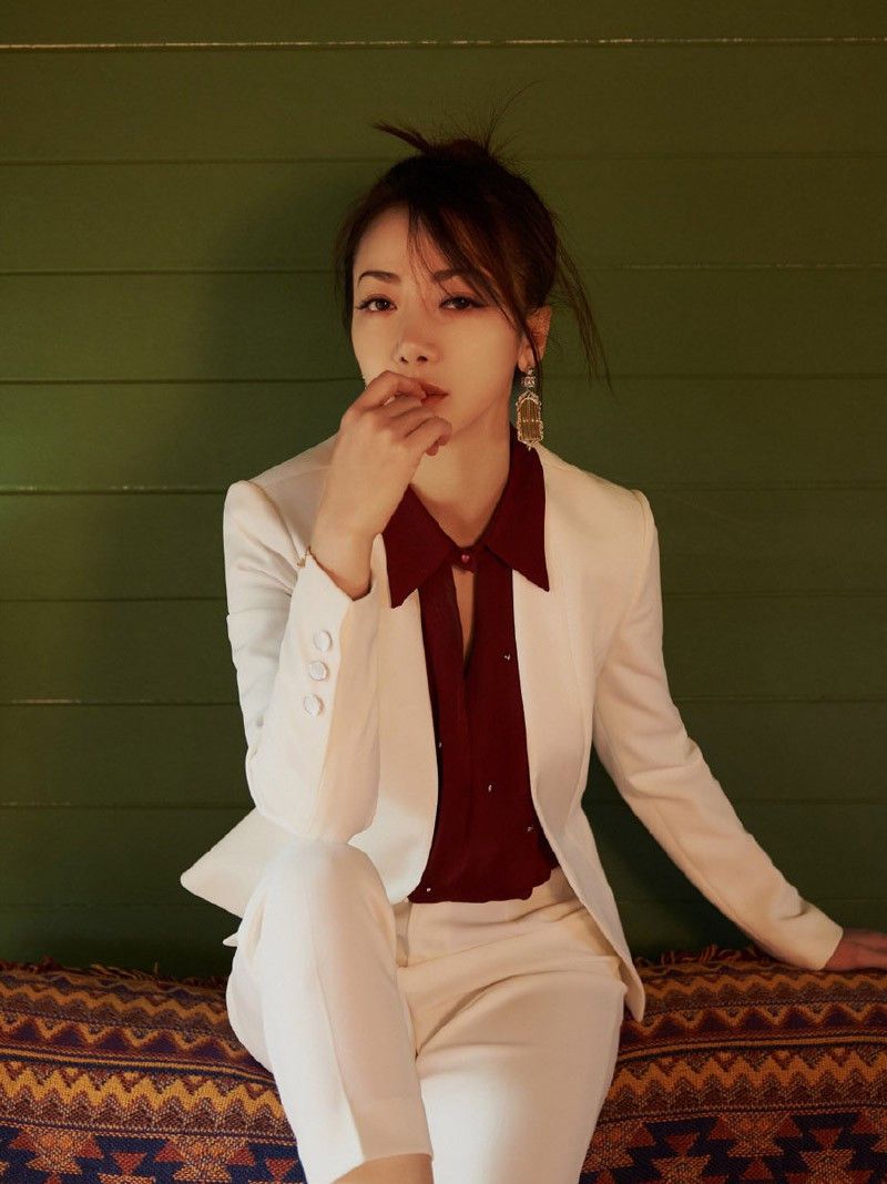 陈紫函:白色小西装搭配,气质洒脱这是想当霸道总裁吗