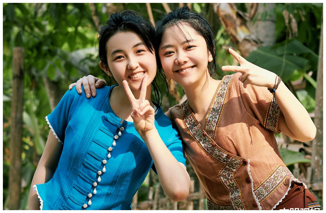 谭松韵离开蘑菇屋,张子枫特意出门远送,两姐妹对话内容被消音