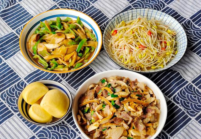 分享午餐,简单的一荤两素,加一个面食,用时30分钟|面食|杏鲍菇|豆干