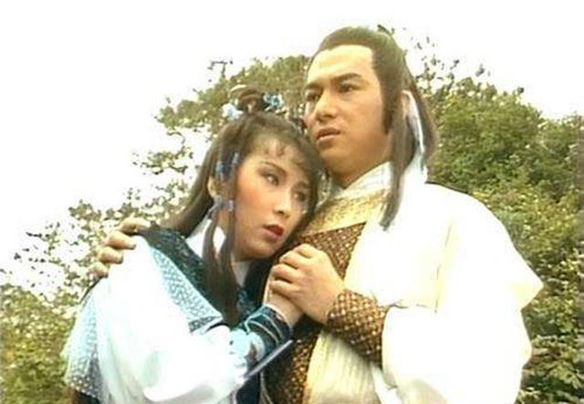 拜全真七子孙不二为师傅,归云庄少庄主陆冠英很有眼光,看上了这位娇