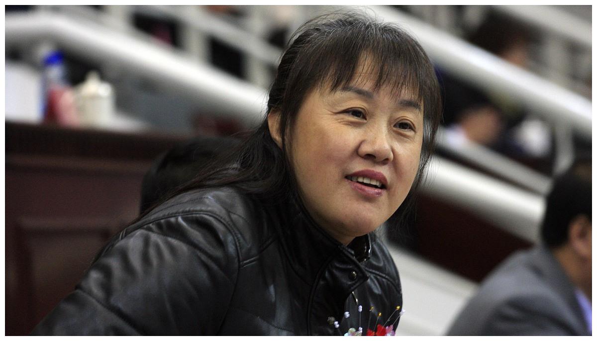 重用原来下属和多次执掌帅印被争议|中国女排|胡进|帅印_新浪新闻