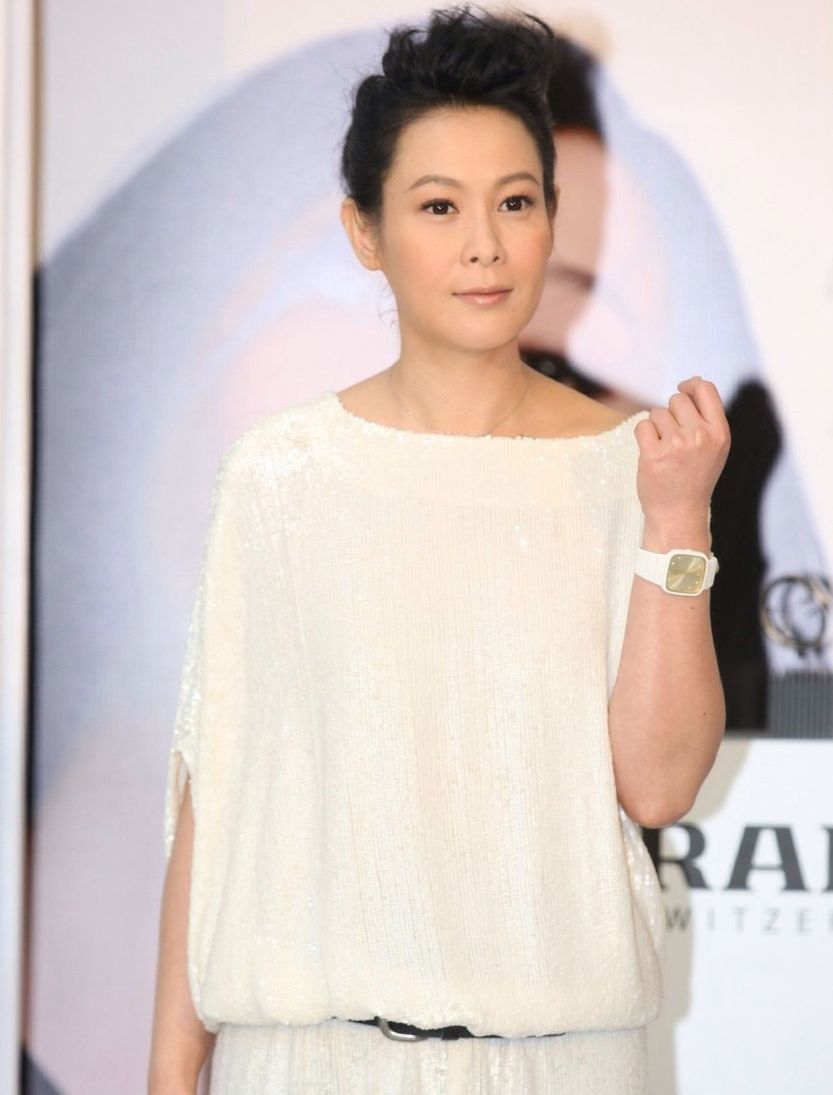 明星美图:图一刘若英往年出席活动美照,精致五官,迷人身材!