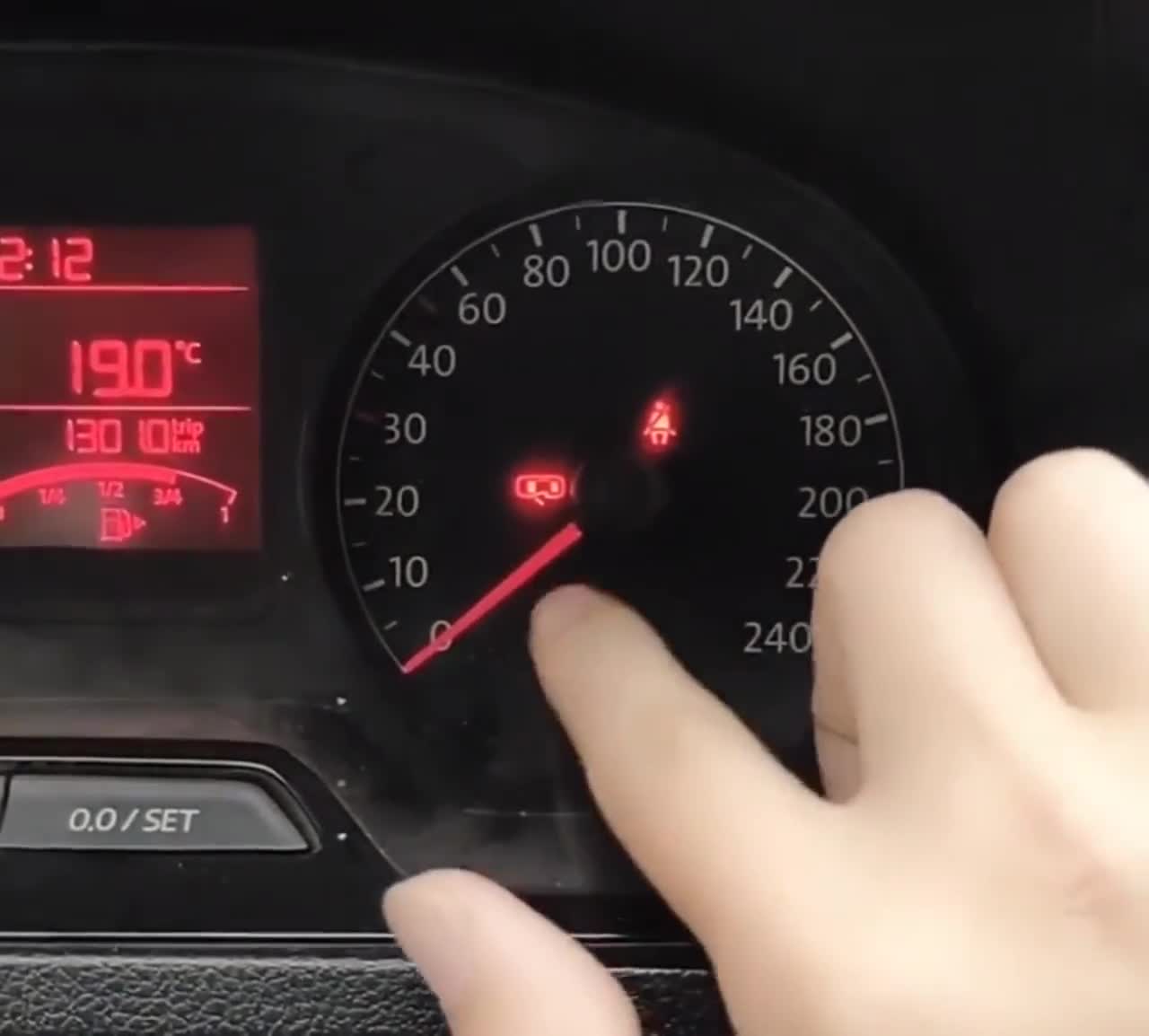 汽车仪表盘上指示灯太混乱,教练教你轻松看懂,了解一下!