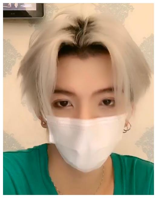 七鹤大人女朋友的"正面照"曝光,看清长相后:这不迪丽热巴吗?