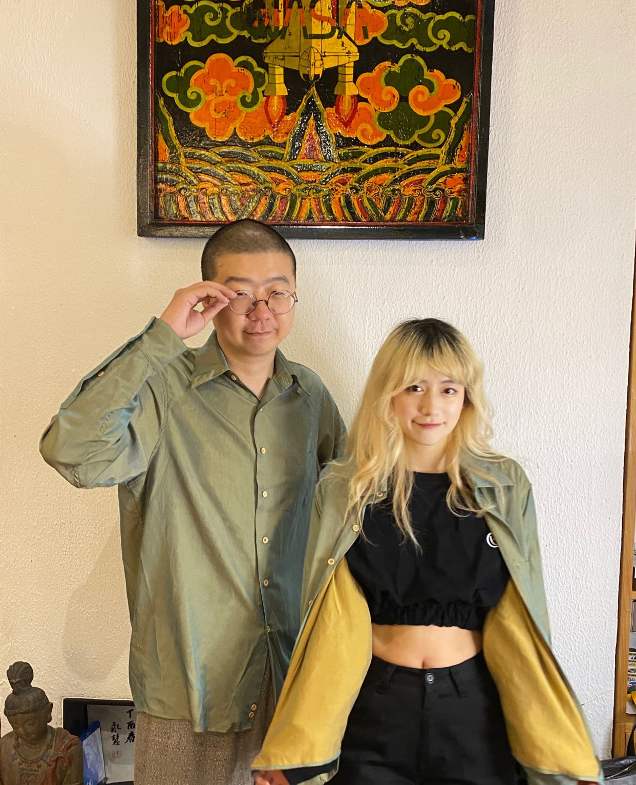 李诞和女友黑尾酱写真,眼睛是亮点