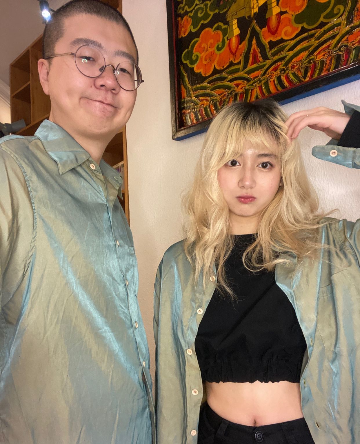 李诞和女友黑尾酱写真,眼睛是亮点