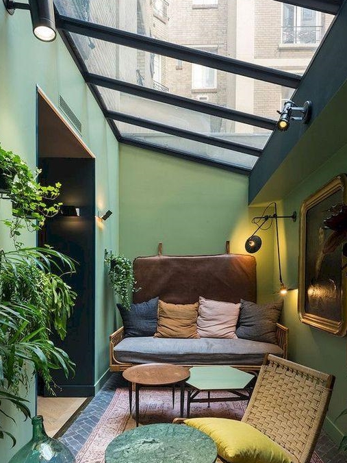 买到下沉式庭院你该偷着乐了加个玻璃顶放上沙发就是阳光房