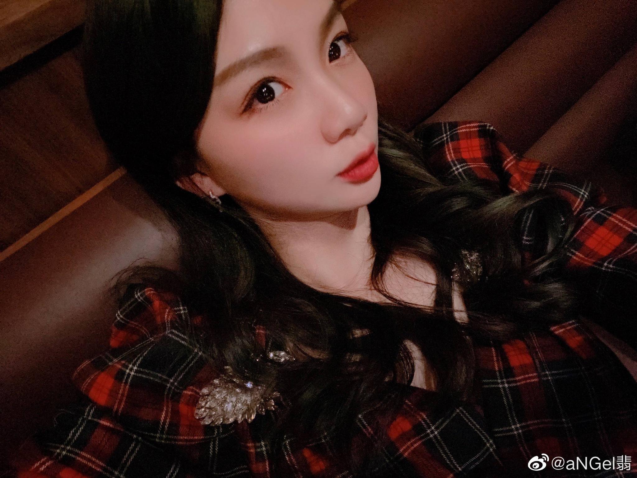 前广州恒大足球队球员孙祥的妻子晒出自己最近的日常照片_高清图集