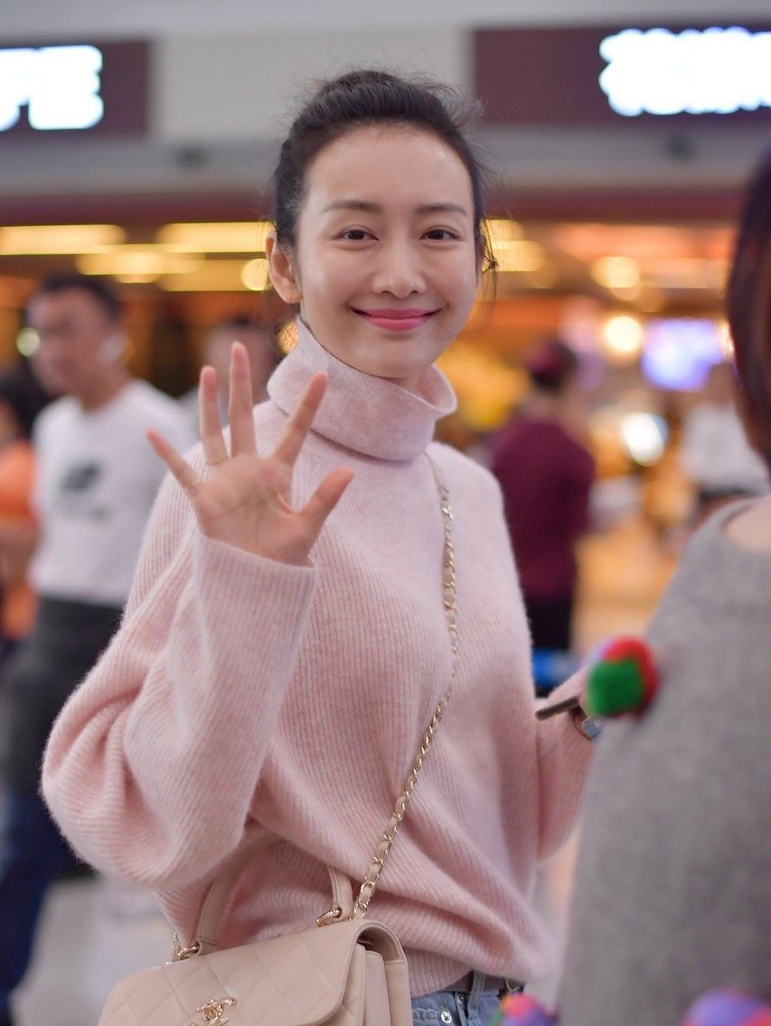 图一是气质美人王鸥,戴眼镜的样子,超迷人!