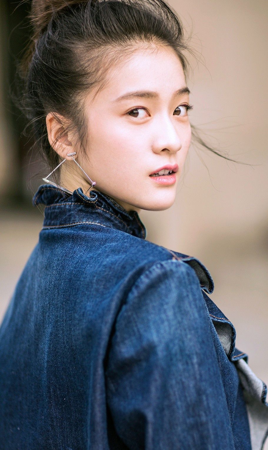 张雪迎美照,俏皮可爱,造型少女感十足,笑得还真是好看极了