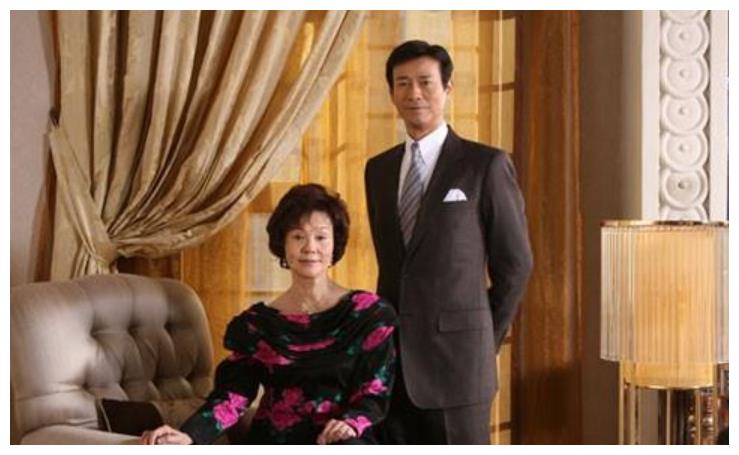 76岁老戏骨归亚蕾与丈夫金婚54年恩爱如初如今儿孙满堂很幸福