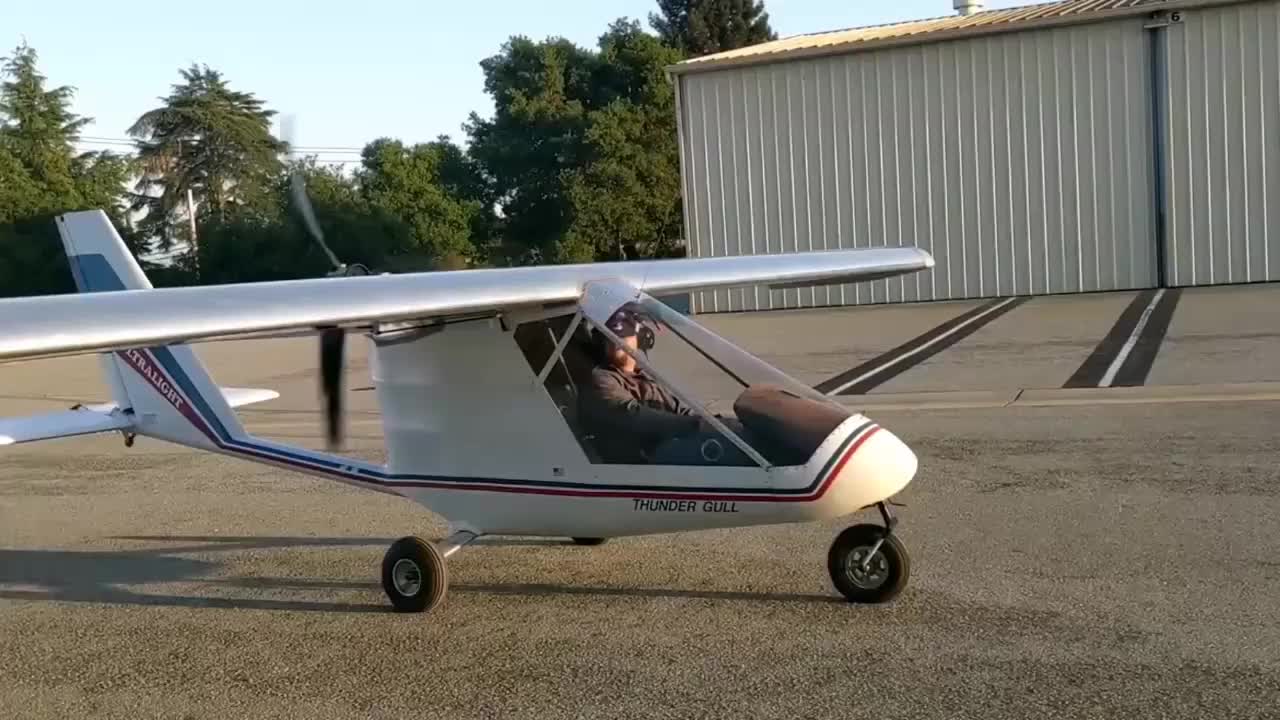 国外牛人自制的电动飞机第一次试飞