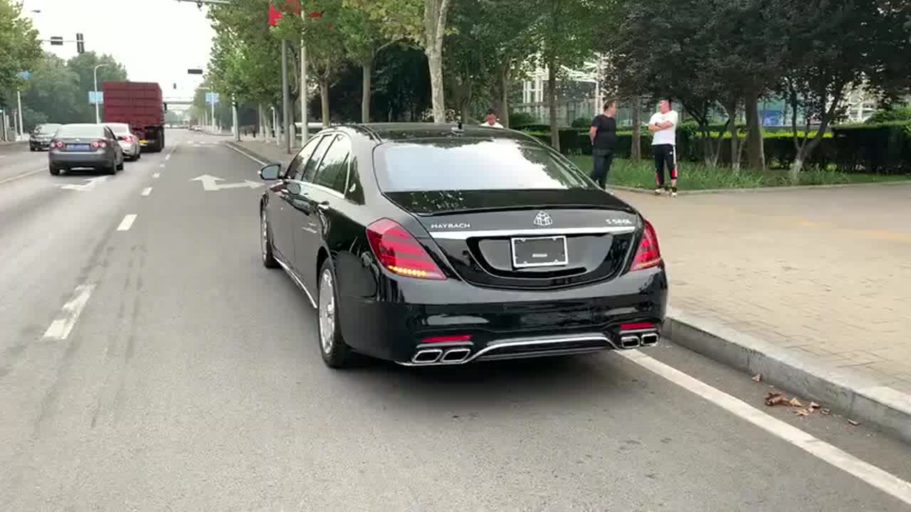 奔驰迈巴赫s560l,加长版的迈巴赫,比劳斯莱斯更霸气!