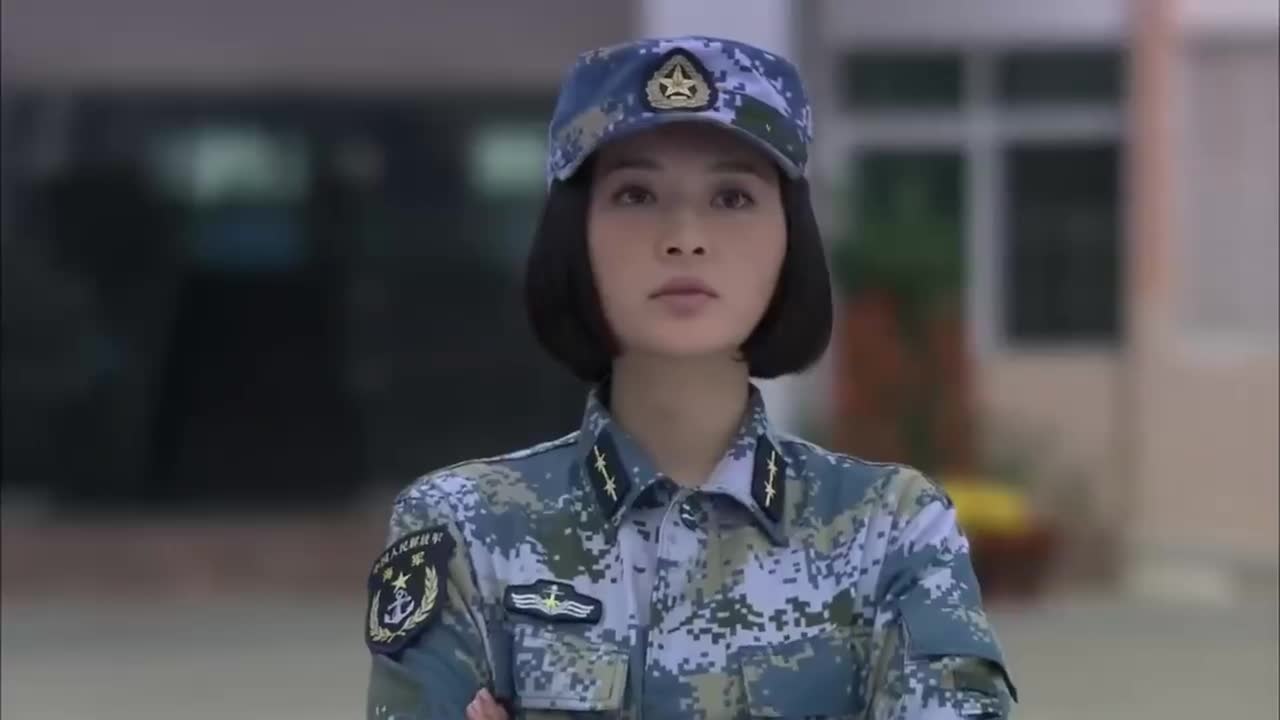 火蓝刀锋:女参谋教育小新兵,就是这么对自己的救命恩人说话嘛