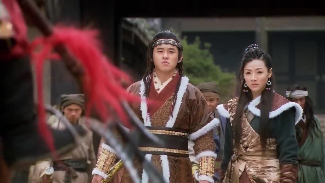 薛丁山英俊潇洒,窦仙童一见钟情,想嫁给薛丁山怎料被拒