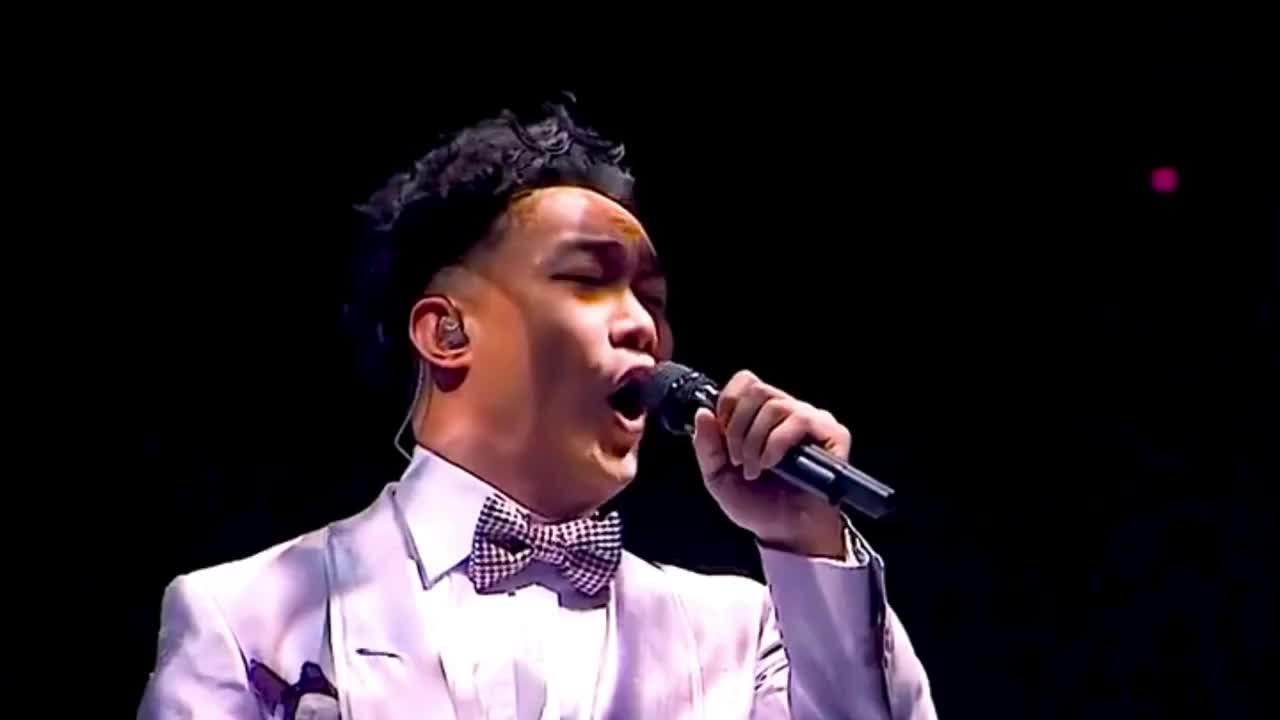 陈奕迅演唱粤语情歌《倾城》唱得太动情,令人回味无穷!