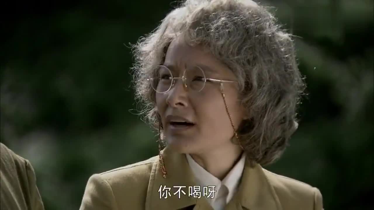 生死归途:启龙看望死去战友,正说着名字,结果人从墓碑后出来了