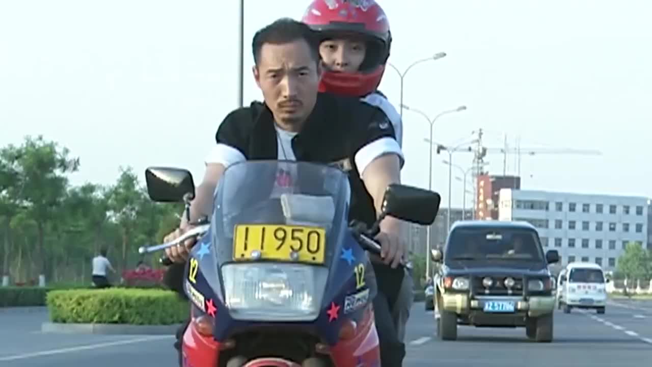 征服:警察各个路口布满警力,跟踪金宝,直捣刘华强老巢