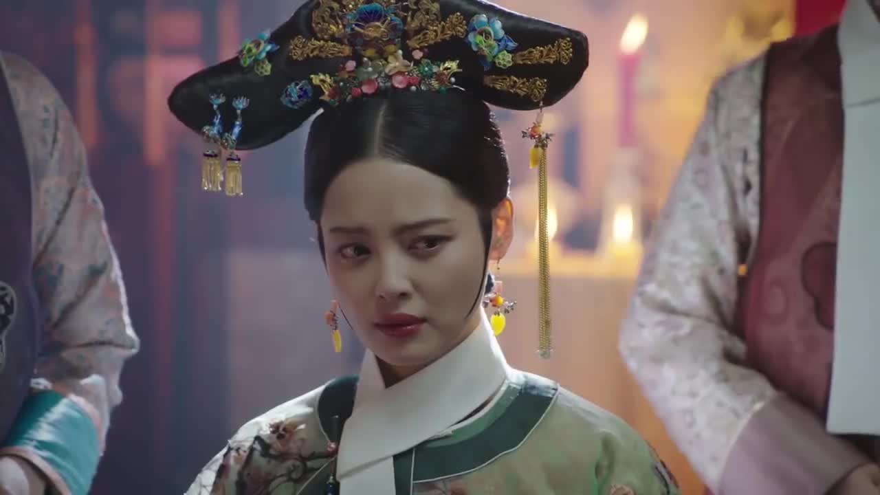 如懿传:贵妃受惊胡言乱语,说自己是为皇后顶罪,嘉嫔给她一巴掌