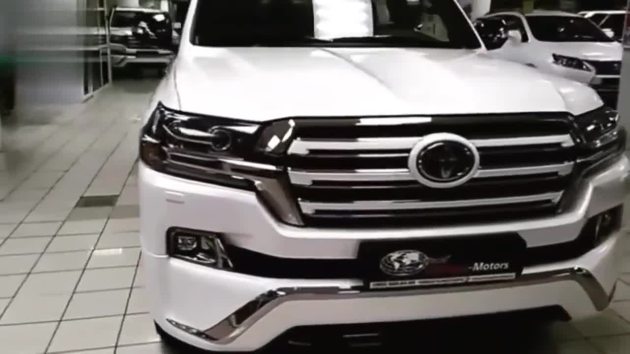 2,进口丰田霸道v8价格在3755万元丰田巡洋舰主要有v6和v8两种,在排量