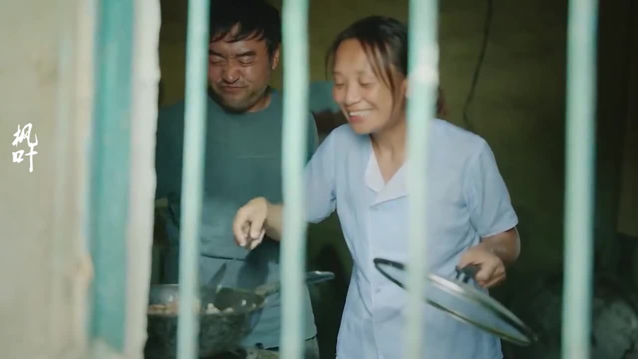 爆笑串门合集:土豪就是不一样,串门带着俩榴莲,还是极品猫山王_新浪新闻