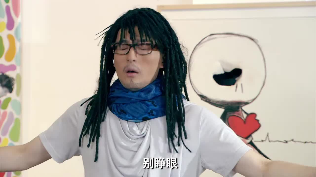 爱情公寓子乔嫉妒艾派德比自己长得高居然偷走了他的鞋子