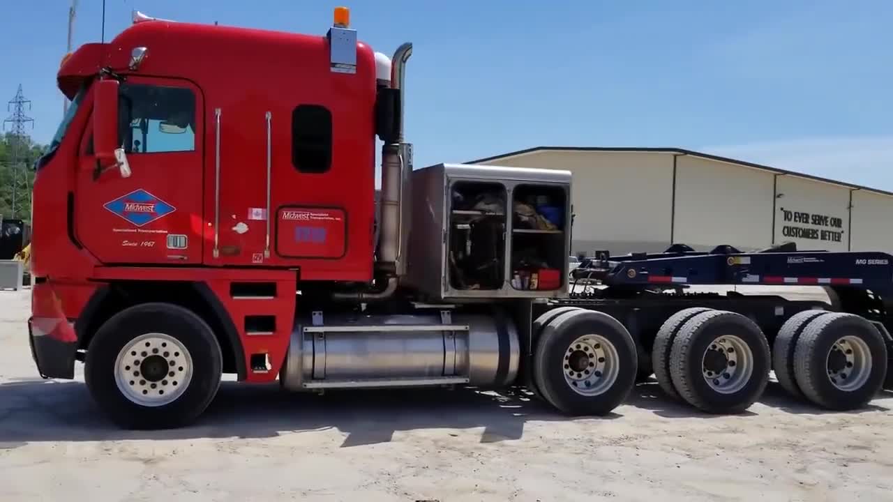 真漂亮四轴的牵引车头听发动机声音就知道动力不会差