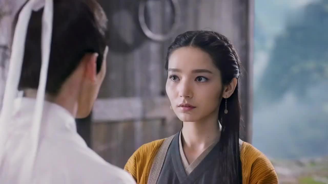 子阑虽不舍还是狠下心对胭脂说此处是昆仑虚让胭脂不要来了