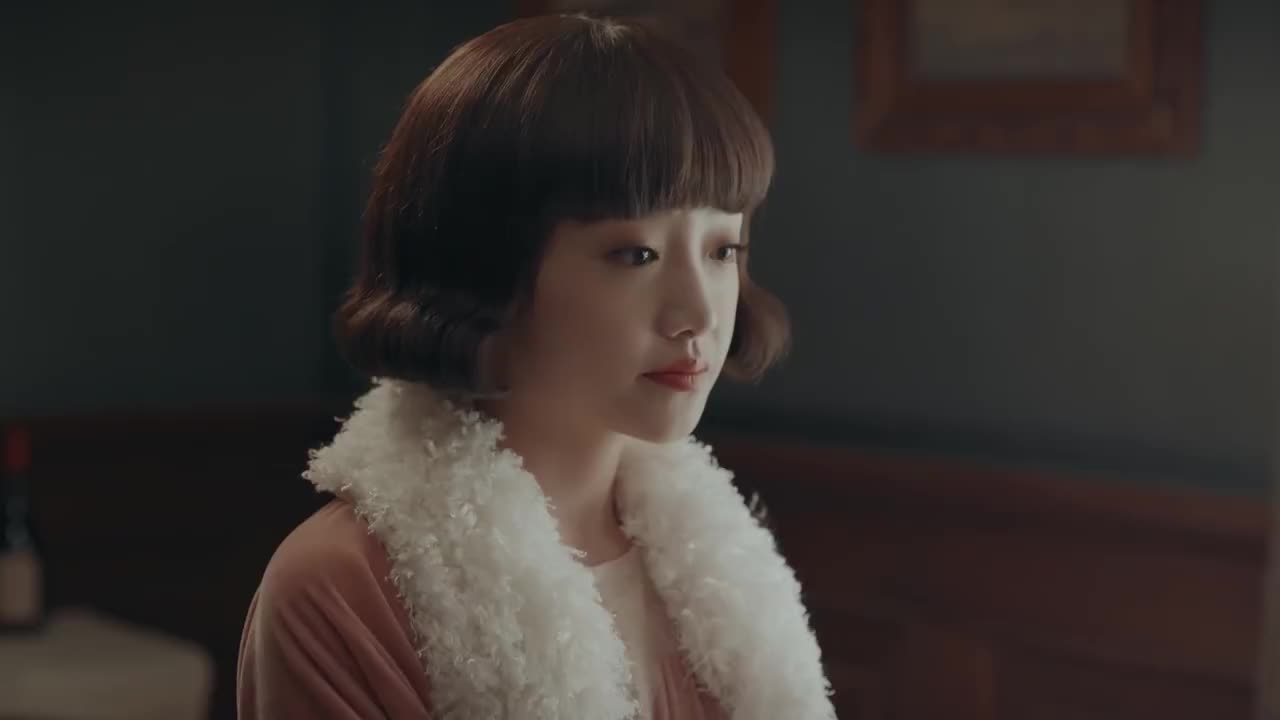 烈火军校曲曼婷也觉得她面熟就是想不起来在哪里见过