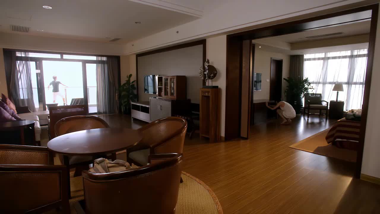 何以笙箫默何以琛想起应晖说的话决定调查一下