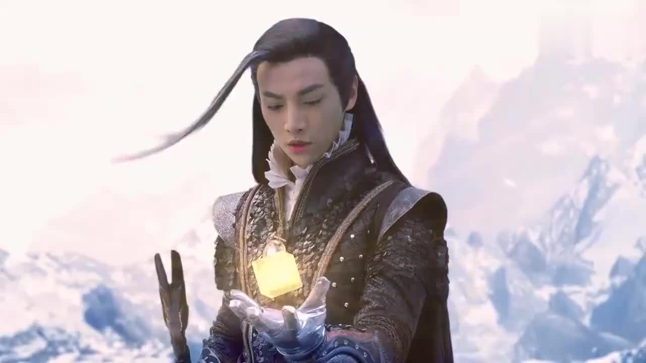 幻城星旧和圣魔方合体根本挡不住火王一招幸好老冰王赶来