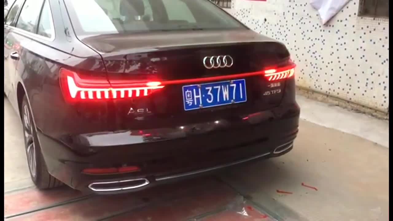 新款a6贯穿尾灯