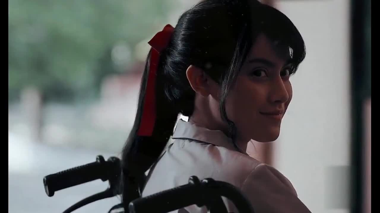 娜诺坐在最高点审判着珺可和尤里