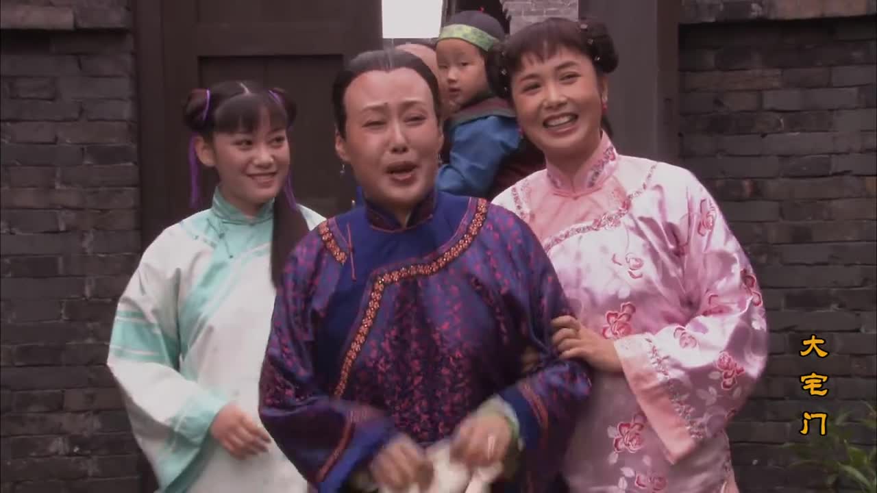 大宅门香伶来见母亲二奶奶让香伶先藏起来给雅萍一个惊喜