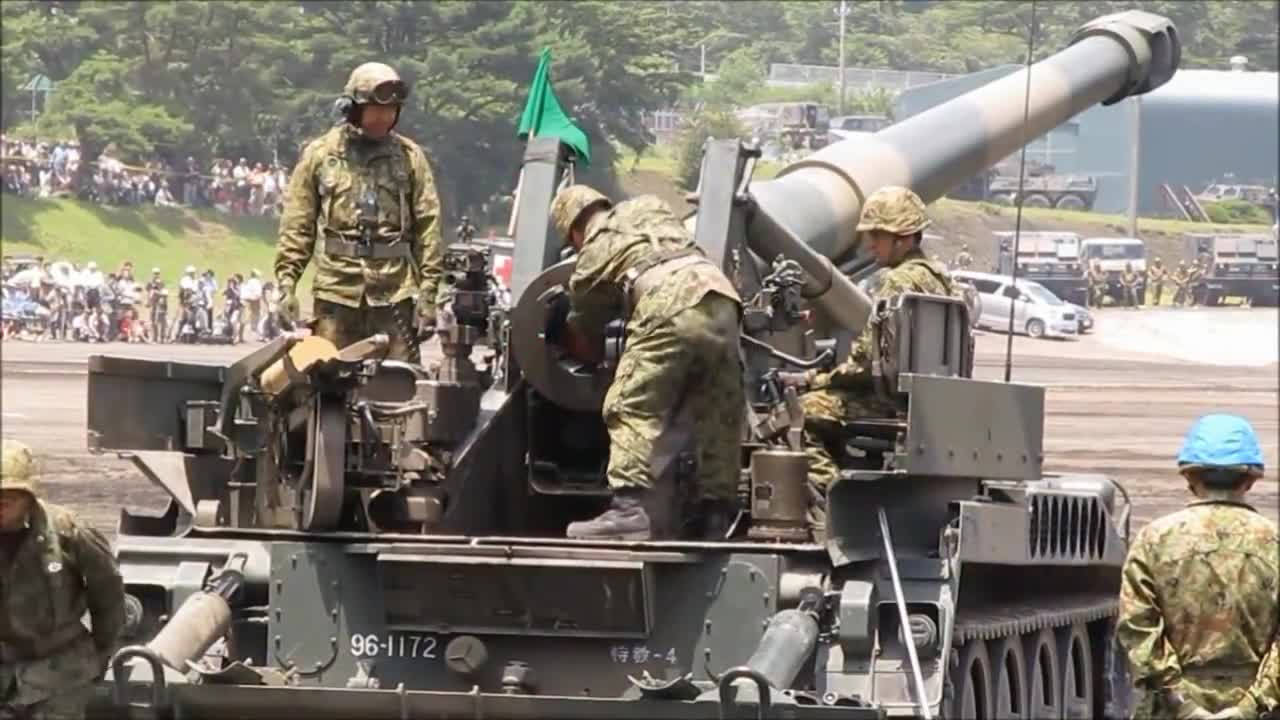 m110式203毫米榴弹炮实弹射击