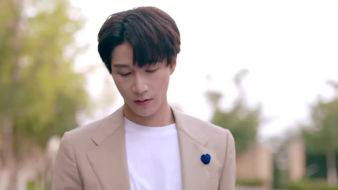 平行恋爱时差杨廷东拥有着独特的魅力让人不自觉地想要靠近他